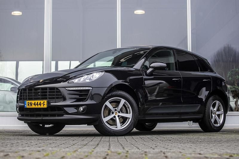 Zwart (metallic) Occasion 2018 Porsche Macan SUV | € 34.840 (Goede deal) - Afbeelding 1/4