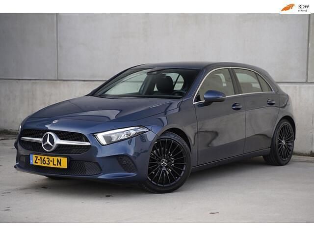 Blauw Occasion 2019 Mercedes A180 Business Hatchback | € 21.950 (Super prijs) - Afbeelding 1/4
