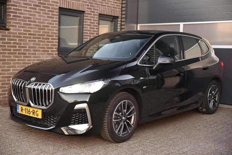 Zwart Gebruikt 2022 BMW 218 Active Tourer M Sport MPV | € 29.990 (Eerlijke prijs) - Afbeelding 1/4