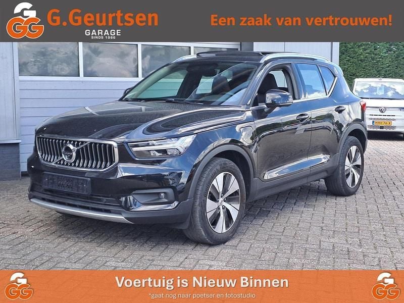 Zwart Gebruikt 2021 Volvo XC40 Inscription SUV | € 29.900 (Super prijs) - Afbeelding 1/4