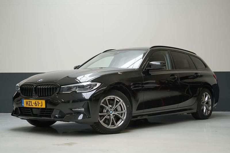 Occasion BMW 330e Basis 292 PK (214 kW) 2021 Zwart Stationwagen