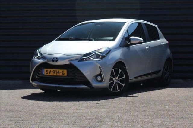 Grijs Occasion 2018 Toyota Yaris Sport Hatchback | € 14.450 (Iets duurder) - Afbeelding 1/4
