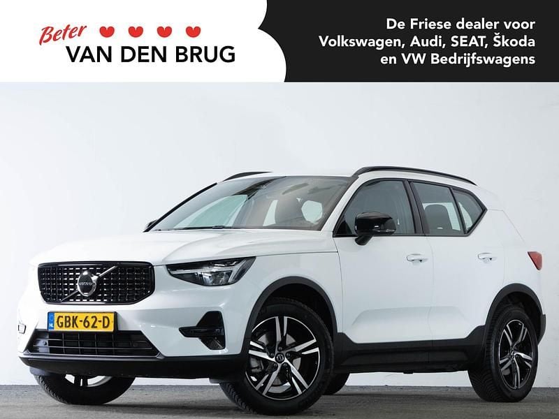 Wit Gebruikt 2024 Volvo XC40 Plus SUV | € 42.885 (Eerlijke prijs) - Afbeelding 1/4