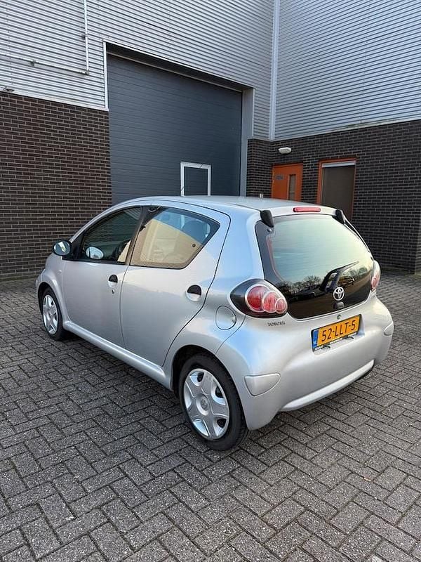 Occasion Toyota Aygo 68 PK (50 kW) 2010 Grijs Hatchback