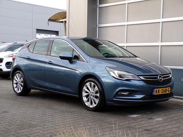 Blauw Gebruikt 2016 Opel Astra Innovation Hatchback | € 9.950 (Eerlijke prijs) - Afbeelding 1/4