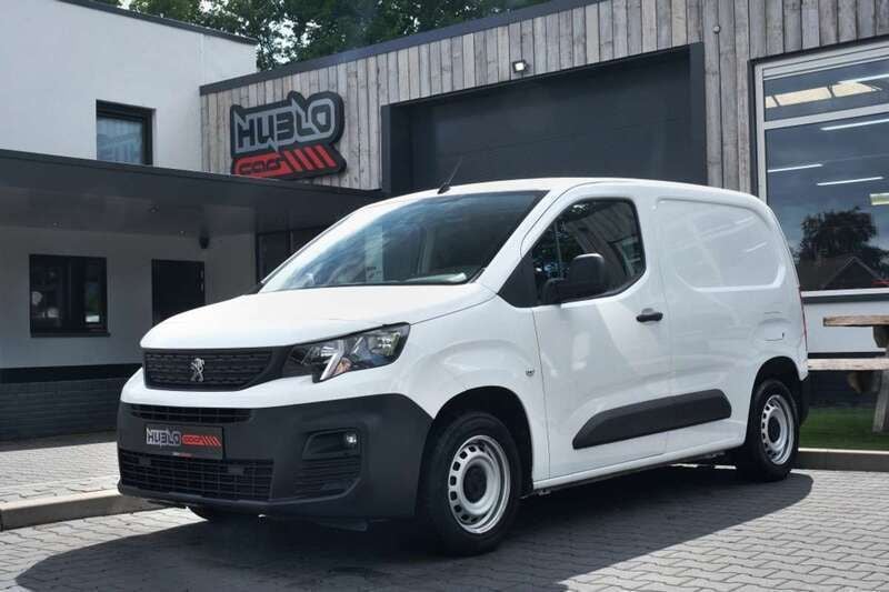 Wit Gebruikt 2021 Peugeot Partner Premium MPV | € 9.950 (Eerlijke prijs) - Afbeelding 1/4