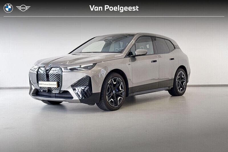 Grijs Gebruikt 2024 BMW iX Executive SUV | € 84.895 (Eerlijke prijs) - Afbeelding 1/4