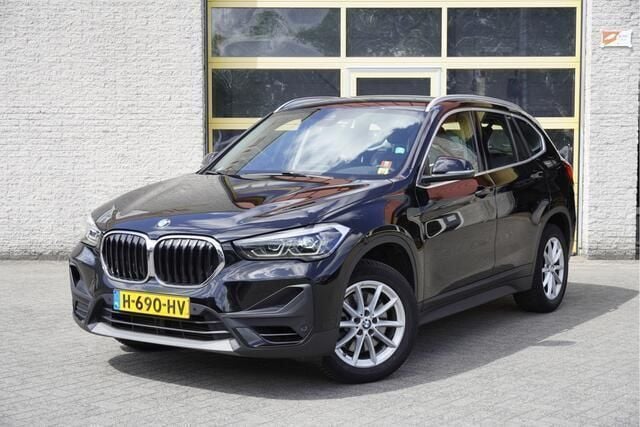 Zwart Gebruikt 2020 BMW X1 Executive SUV | € 24.950 (Goede deal) - Afbeelding 1/4