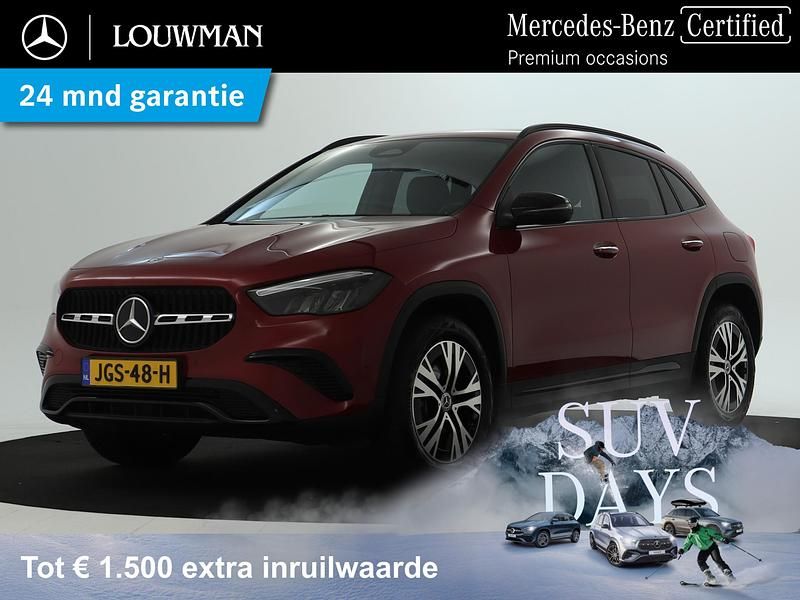 Donker manufaktur patagoniërood metaalkleur metallic Occasion 2024 Mercedes GLA250 Night SUV | € 45.850 (Eerlijke prijs) - Afbeelding 1/4