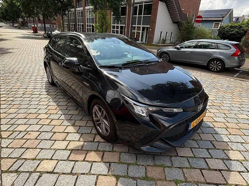 Zwart Gebruikt 2021 Toyota Corolla Active Stationwagen | € 21.500 (Goede deal) - Afbeelding 1/4