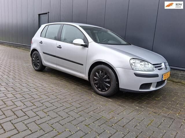 Grijs (metallic) Occasion 2005 VW Golf IV Hatchback | € 1.950 (Goede deal) - Afbeelding 1/4
