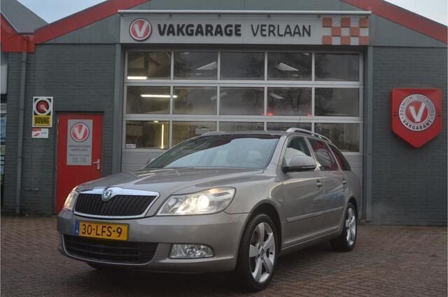 Beige Gebruikt 2010 Skoda Octavia Elegance Stationwagen | € 2.950 (Super prijs) - Afbeelding 1/4