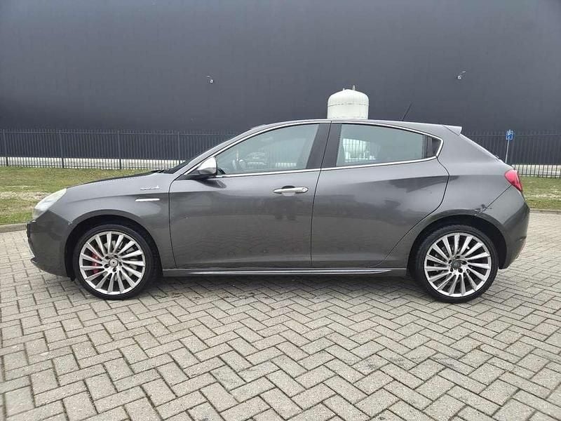 Occasion Alfa Romeo Giulietta Distinctive 170 PK (125 kW) 2013 Grijs Hatchback