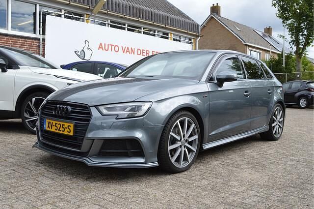 Grijs Gebruikt 2019 Audi A3 Sportback S-Line Hatchback | € 24.900 (Duur) - Afbeelding 1/4