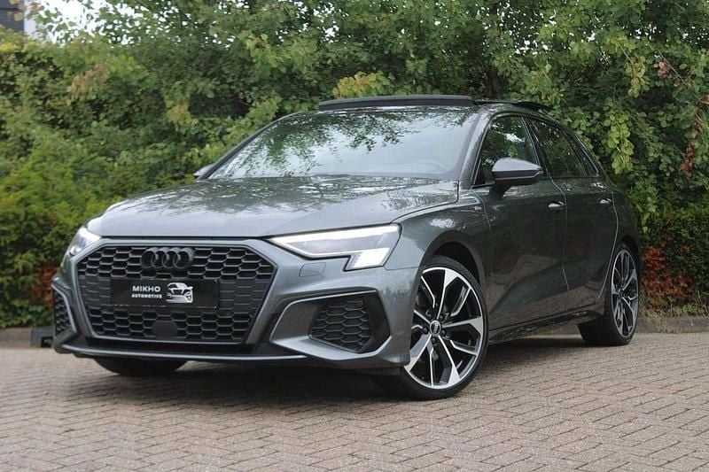 Grijs Gebruikt 2020 Audi A3 Sportback S-Line Hatchback | € 34.950 - Afbeelding 1/4