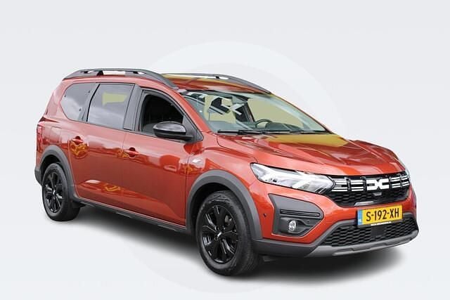 Brun terracotta cnz Gebruikt 2023 Dacia Jogger Extreme MPV | € 20.995 (Eerlijke prijs) - Afbeelding 1/4
