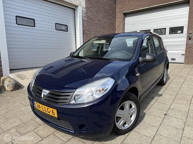 Blauw Gebruikt 2010 Dacia Sandero Lauréate Hatchback | € 2.495 (Goede deal) - Afbeelding 1/4