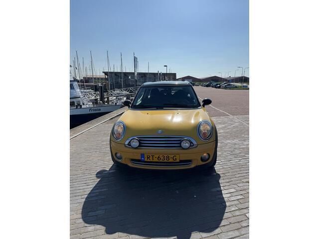 Occasion Mini Cooper Clubman Business 116 PK (85 kW) 2010 Geel Stationwagen