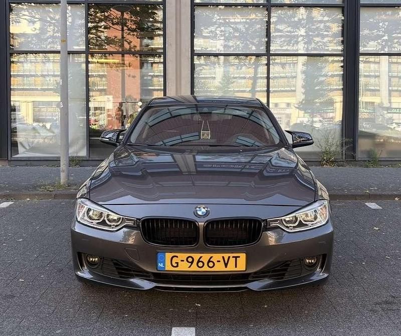 Bruin Occasion 2013 BMW 320 Executive Sedan | € 11.499 (Super prijs) - Afbeelding 1/4