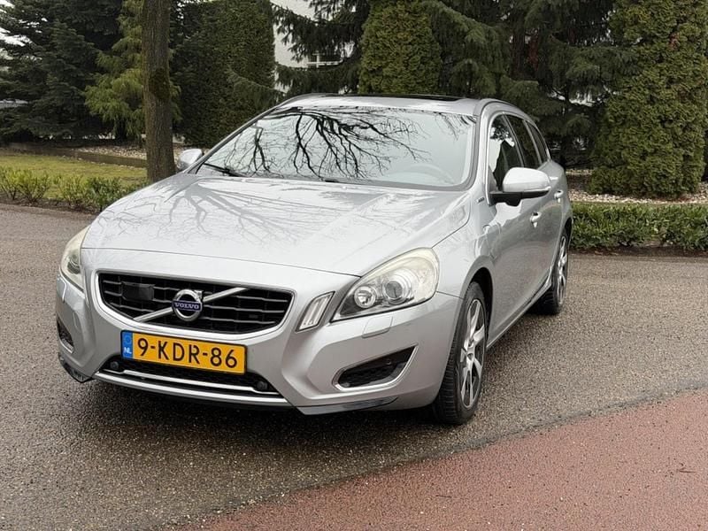 Grijs (metallic) Occasion 2013 Volvo V60 Stationwagen | € 5.750 (Super prijs) - Afbeelding 1/4