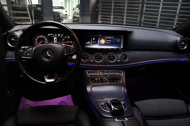 Bruin Gebruikt 2016 Mercedes E350 Sedan | € 25.999 (Eerlijke prijs) - Afbeelding 1/4
