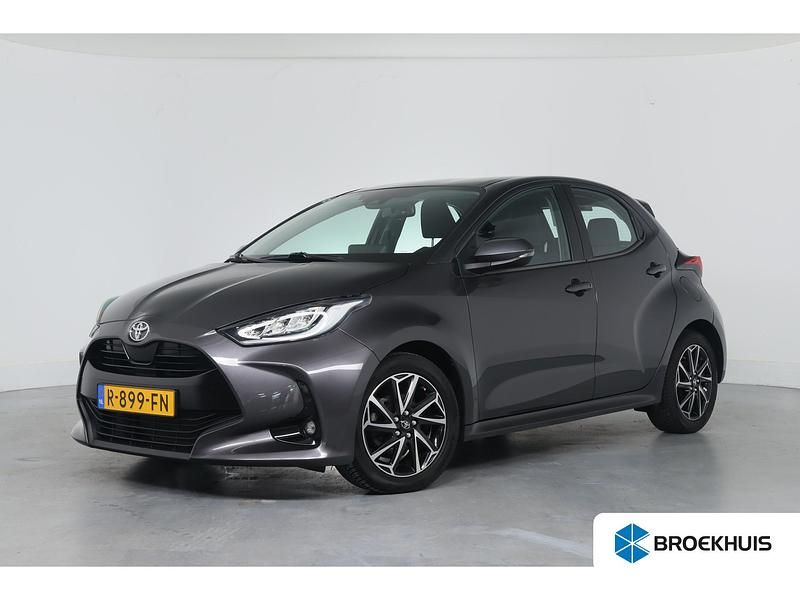 Grijs Gebruikt 2021 Toyota Yaris Hatchback | € 19.895 (Eerlijke prijs) - Afbeelding 1/4