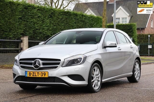 Grijs Gebruikt 2014 Mercedes A180 Prestige Hatchback | € 14.995 (Goede deal) - Afbeelding 1/4