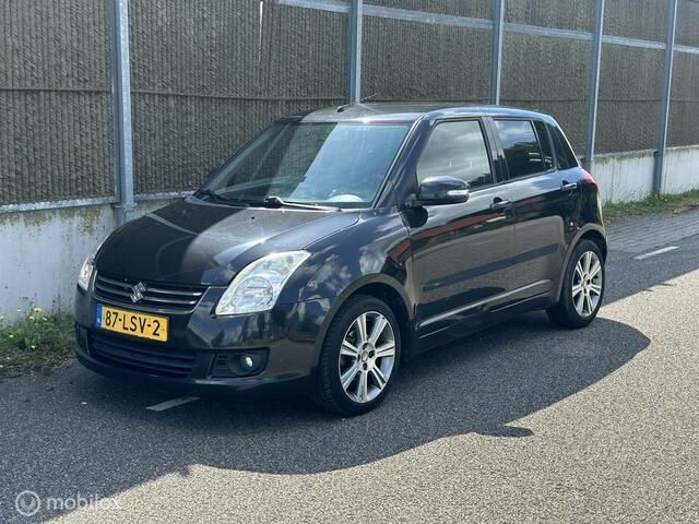 Zwart Gebruikt 2010 Suzuki Swift Hatchback | € 3.250 (Eerlijke prijs) - Afbeelding 1/4