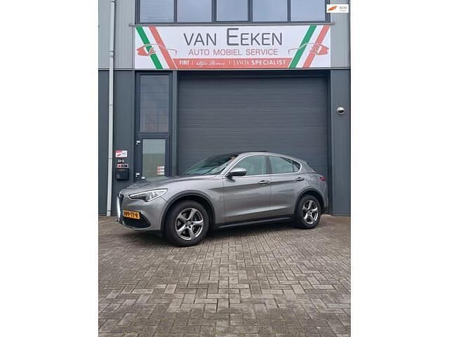 Grijs Gebruikt 2017 Alfa Romeo Stelvio SUV | € 20.250 (Iets duurder) - Afbeelding 1/4