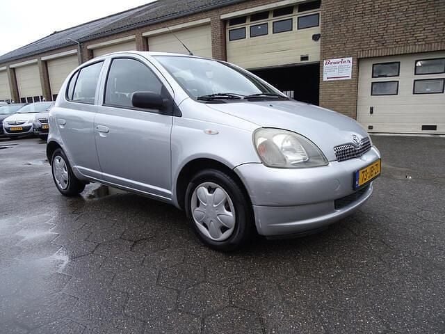 Occasion Toyota Yaris Sol 86 PK (63 kW) 2002 Grijs (metallic) Hatchback