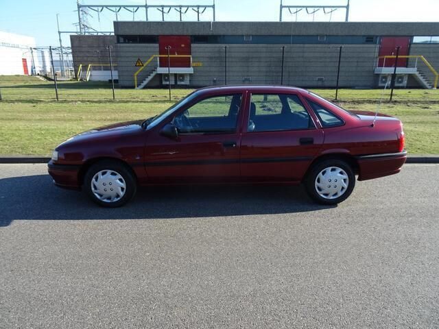 Occasion Opel Vectra 90 PK (66 kW) 1994 Rood Sedan