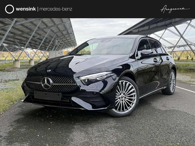 Zwart Nieuw 2025 Mercedes A250 Business Hatchback | € 49.080 (Eerlijke prijs) - Afbeelding 1/4