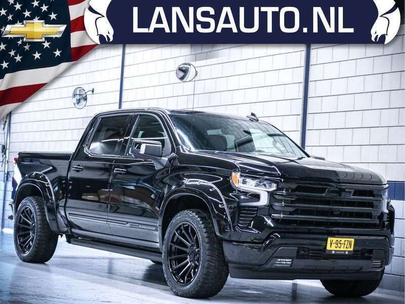 Zwart Gebruikt 2024 Chevrolet Silverado Van | € 79.950 (Iets duurder) - Afbeelding 1/4
