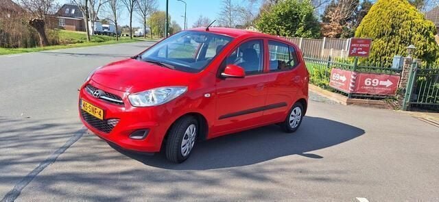 Rood Gebruikt 2011 Hyundai i10 Hatchback | € 2.250 (Eerlijke prijs) - Afbeelding 1/4
