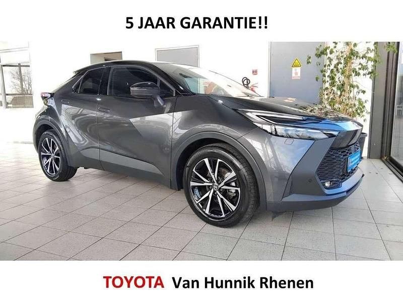 Grijs (metallic) Occasion 2025 Toyota C-HR Style SUV | € 33.950 (Goede deal) - Afbeelding 1/4
