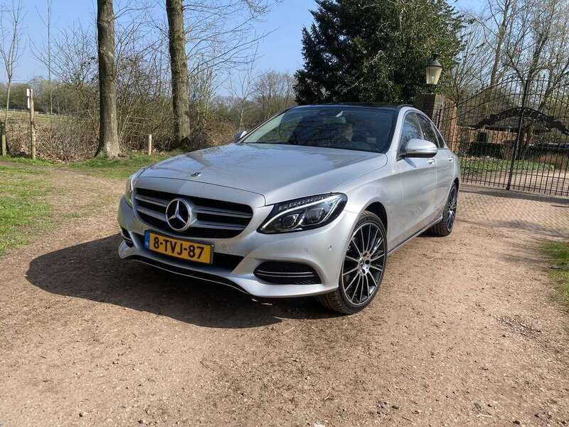 Grijs Gebruikt 2014 Mercedes C200 Prestige Sedan | € 18.995 (Eerlijke prijs) - Afbeelding 1/4