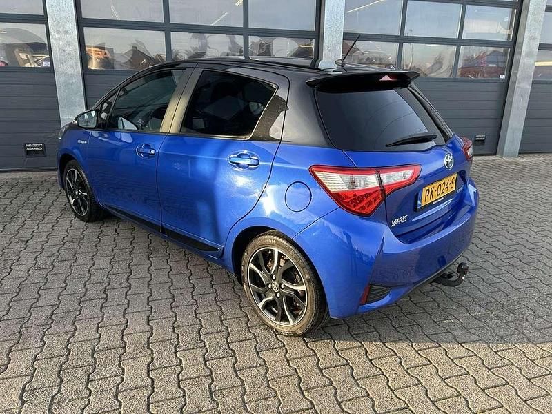 Occasion Toyota Yaris Hybrid 73 PK (53 kW) 2017 Blauw (metallic) Hatchback