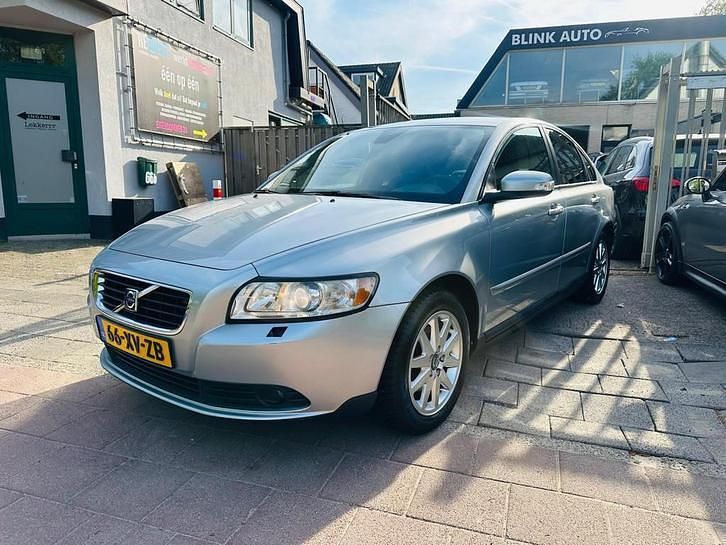 Grijs, metallic lak Gebruikt 2007 Volvo S40 Sedan | € 2.999 (Eerlijke prijs) - Afbeelding 1/1