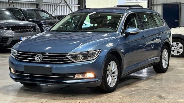 Blauw Gebruikt 2016 VW Passat Comfortline Stationwagen | € 11.700 - Afbeelding 1/4