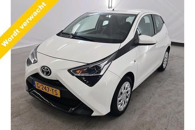 Wit Gebruikt 2019 Toyota Aygo X-play Hatchback | € 9.899 (Eerlijke prijs) - Afbeelding 1/4