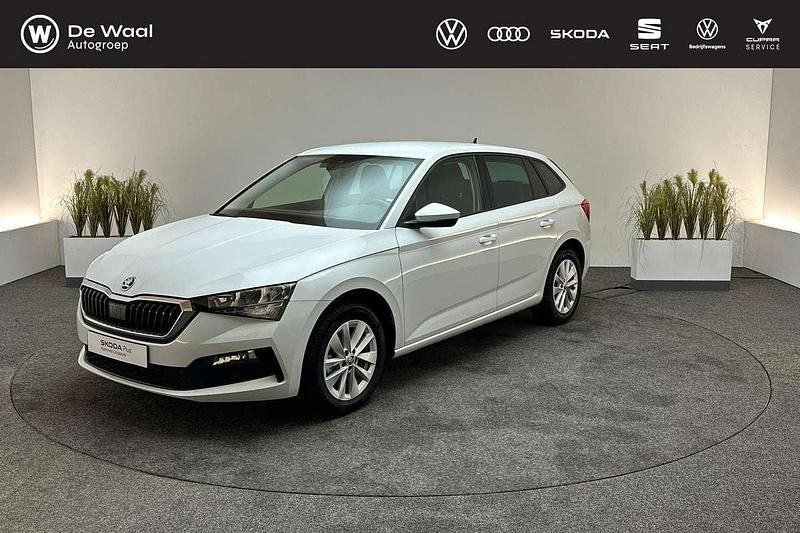 Moon white Gebruikt 2023 Skoda Scala Ambition Hatchback | € 18.295 (Super prijs) - Afbeelding 1/3