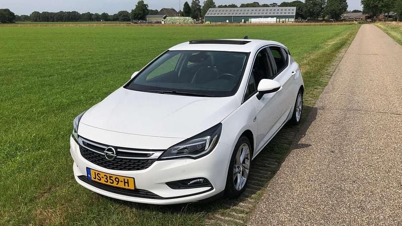 Wit Gebruikt 2016 Opel Astra Innovation Hatchback | € 7.000 (Goede deal) - Afbeelding 1/2