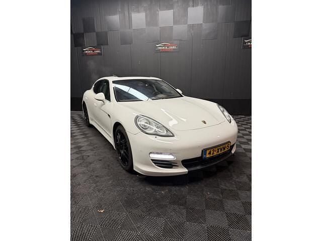 Wit Occasion 2010 Porsche Panamera Hatchback | € 17.950 (Super prijs) - Afbeelding 1/4