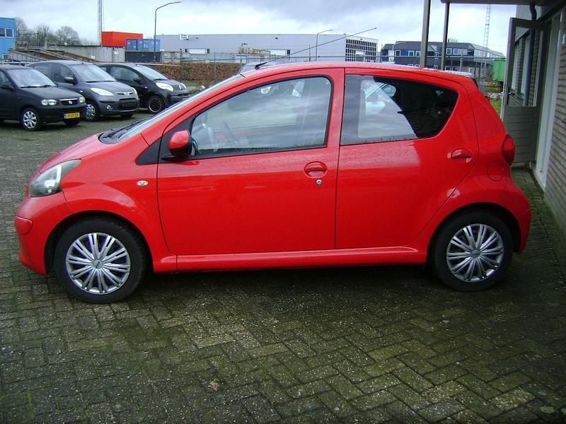 Occasion Toyota Aygo 2007 Rood Hatchback