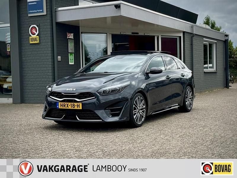 Grijs Gebruikt 2022 Kia ProCeed Hatchback | € 29.900 (Eerlijke prijs) - Afbeelding 1/4