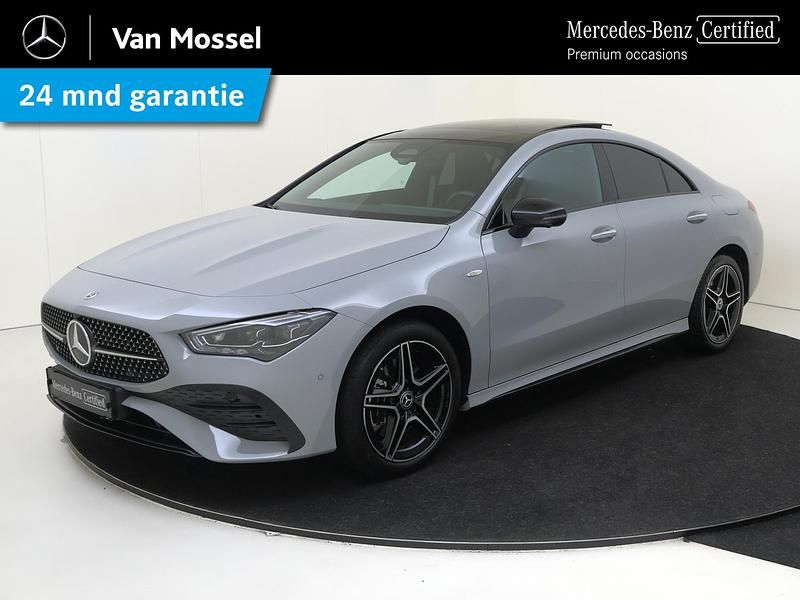 Grijs Gebruikt 2025 Mercedes CLA250 Business Sedan | € 44.945 (Iets duurder) - Afbeelding 1/4