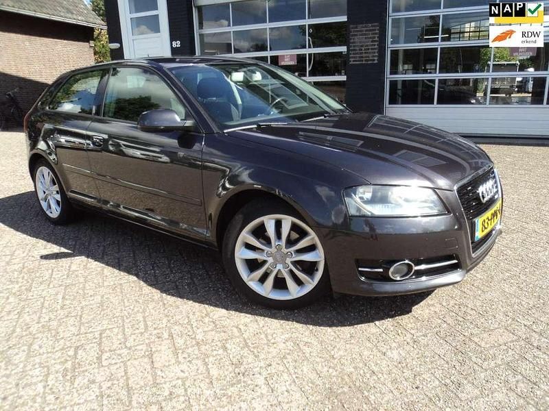 Grijs Gebruikt 2011 Audi A3 Ambition Hatchback | € 4.950 (Goede deal) - Afbeelding 1/4