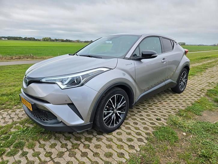 Gebruikt 2017 Toyota C-HR SUV | € 19.500 (Iets duurder) - Afbeelding 1/4