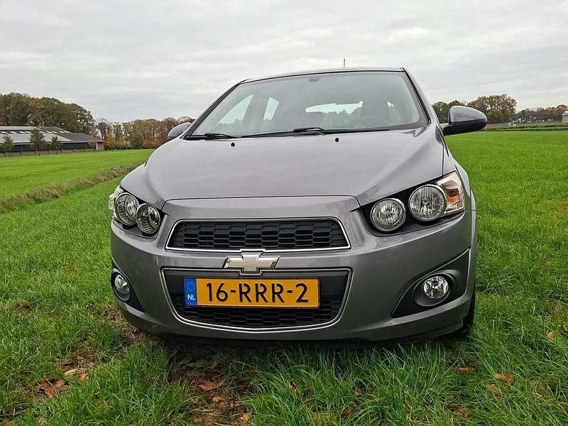 Grijs Gebruikt 2011 Chevrolet Aveo LTZ Hatchback | € 4.850 (Eerlijke prijs) - Afbeelding 1/4