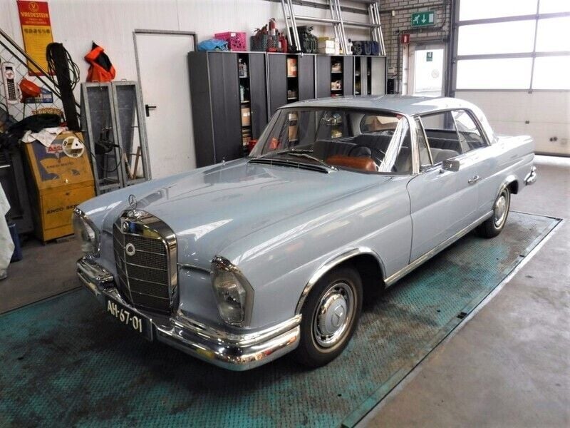Blauw Occasion 1963 Mercedes W111 SE Coupé | € 44.500 - Afbeelding 1/4